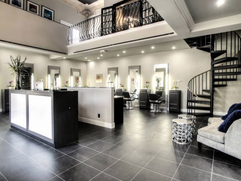 Derek the Salon
 1