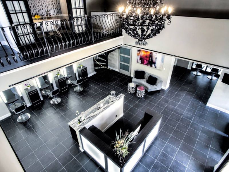 Derek the Salon
 1