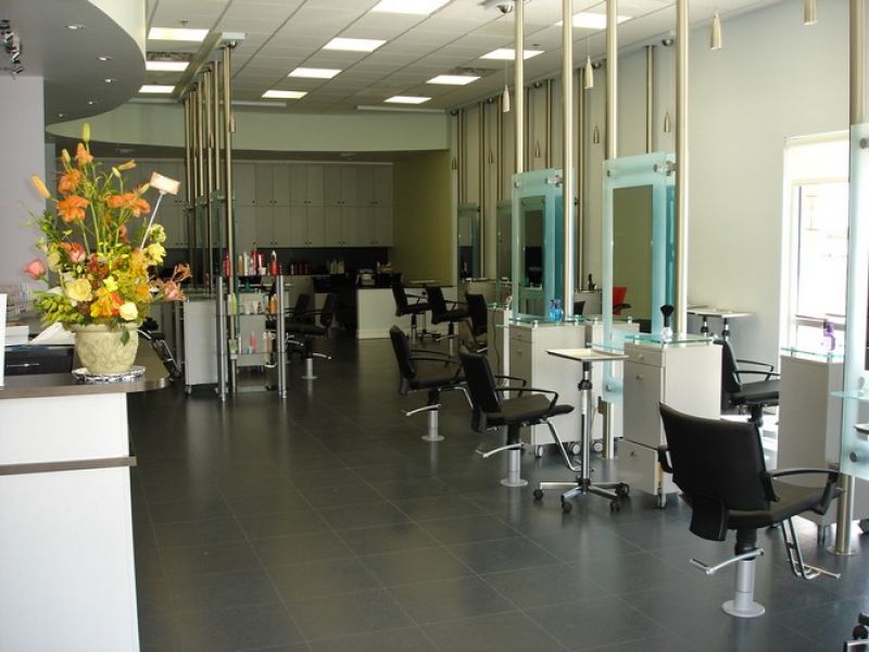 Hot Heads Salon
 1