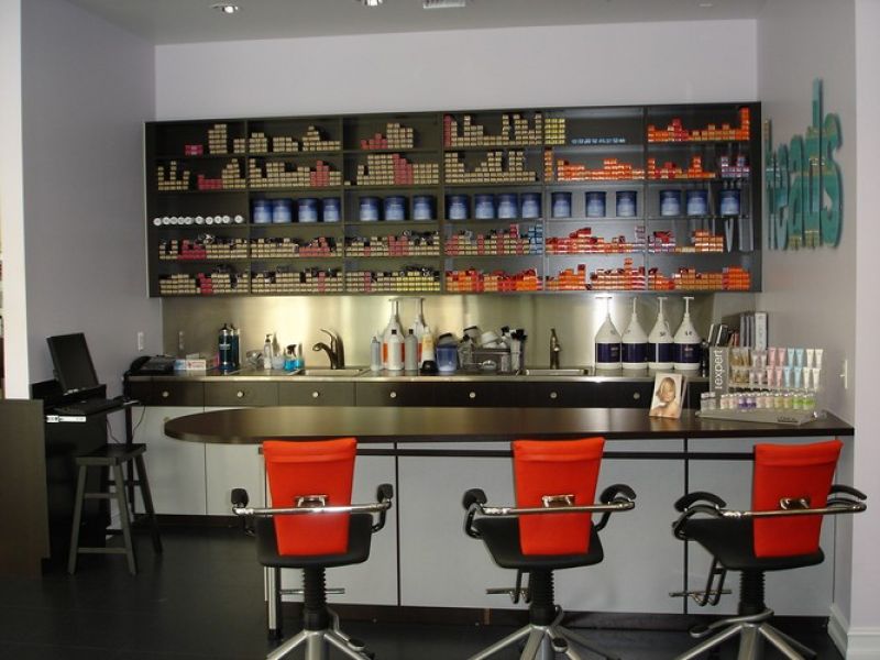 Hot Heads Salon
 1