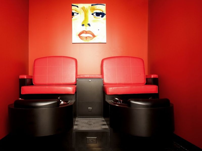 Element Six Salon & Spa
 1
