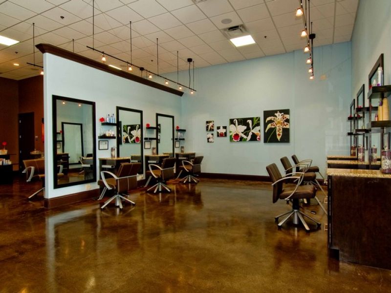 Dolce Vita Salon
 1
