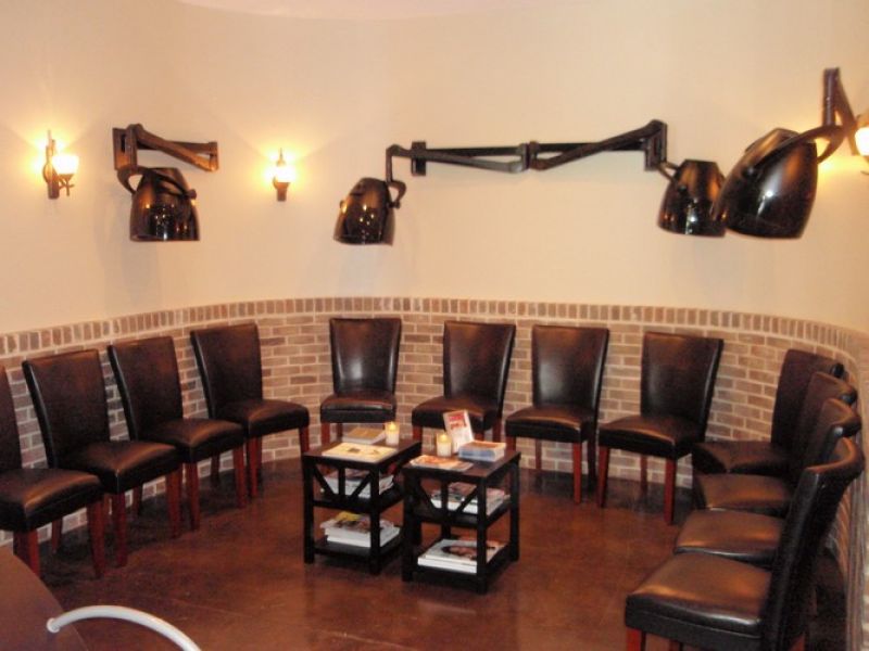 Dolce Vita Salon
 1