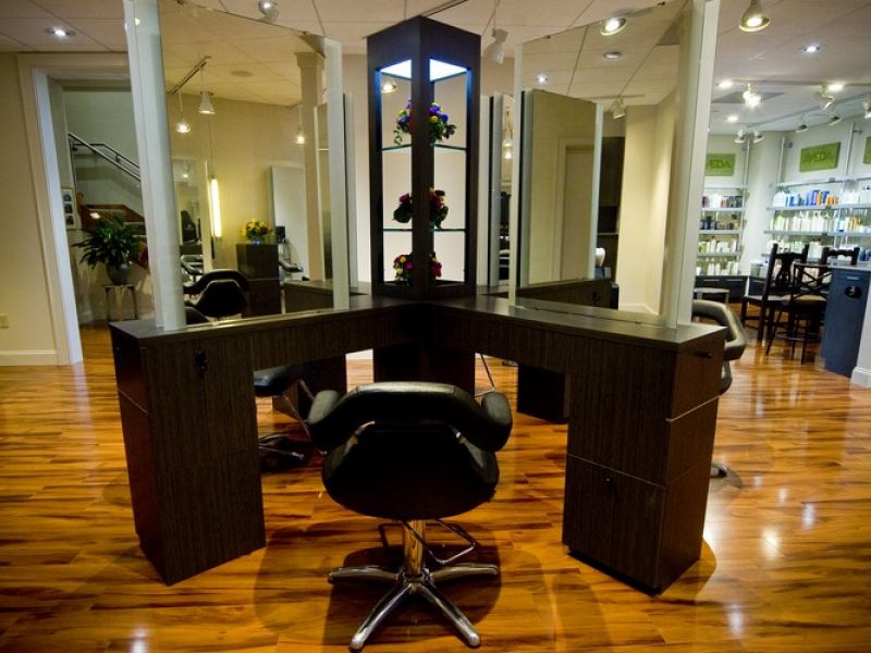 Puffer’s Salon and Day Spa
 1