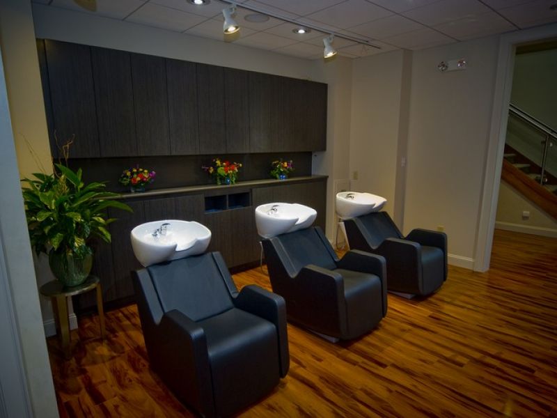Puffer’s Salon and Day Spa
 1