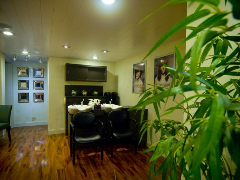 Puffer’s Salon and Day Spa
 1