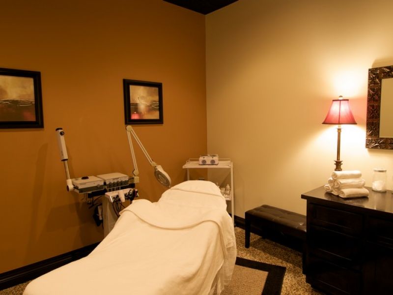 Belle Ami Salon & Spa
 1