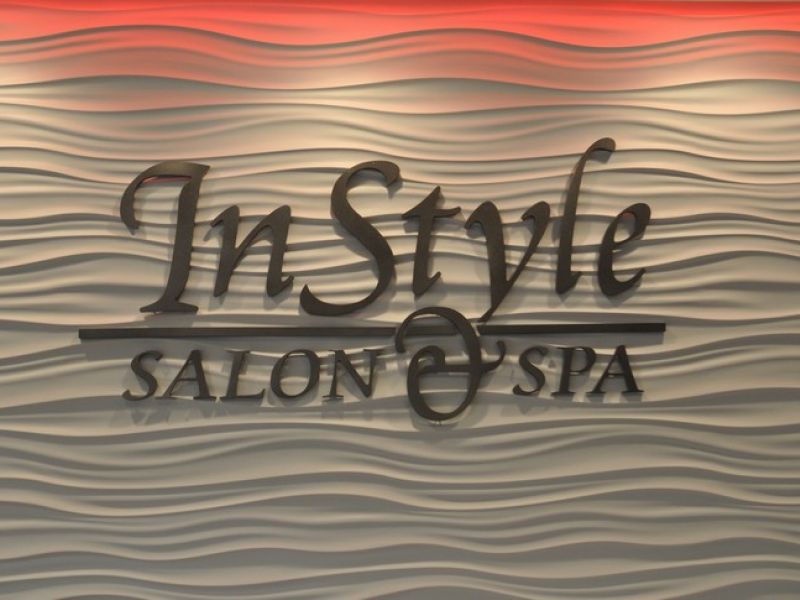 In Style Salon & Spa
 1