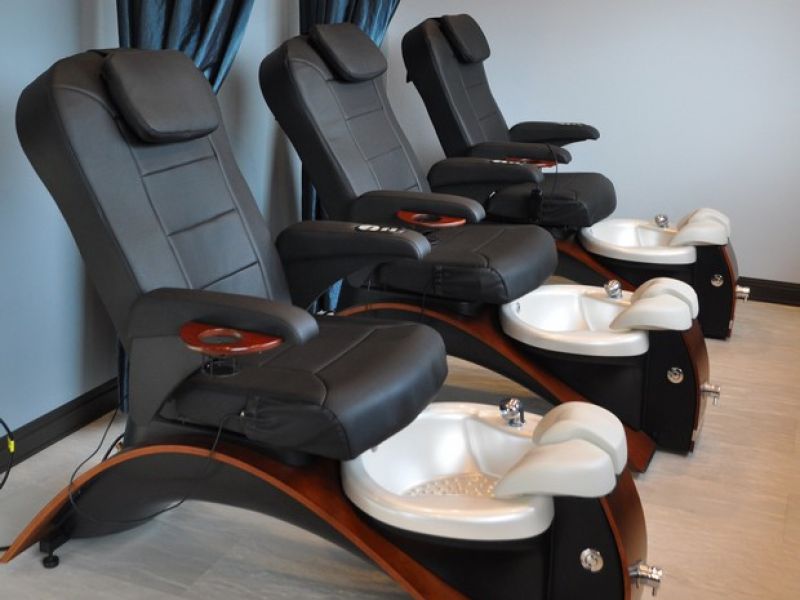 In Style Salon & Spa
 1