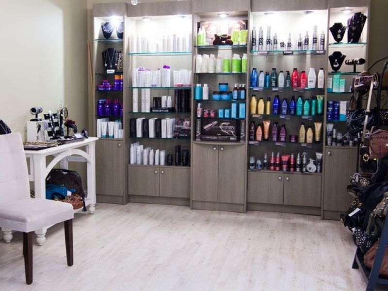 LaCole Salon & Spa
 1